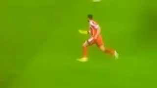 Gakpo running with a boot in his hand😭