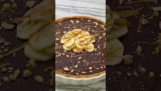 Easy 5 Ingredient Chocolate-Banana Peanut Butter Pie! Refined-Sugar-Free