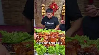 #我的农村生活#大东北#惬意美食#家长菜 今天冬至 一家人围坐一起吃顿饺子大熏酱，如此温馨！