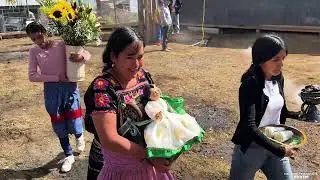 Quinceo Michoac&aacute;n Inicia la fiesta del a&ntilde;o nuevo | Cargueros familia Vargas Padilla.