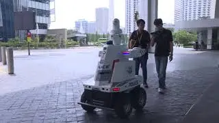 Singapore police deploy robot to patrol ASEAN Summit venue | Video