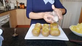 Patatas rellenas de morcilla y huevo