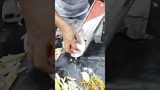 Onion chips cutter it cuts very thin slices
