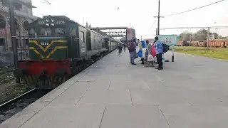 Best Train Millat Express 18dn Arriving Lahore Railway Station due to Tableegi Ijtimah Rawind