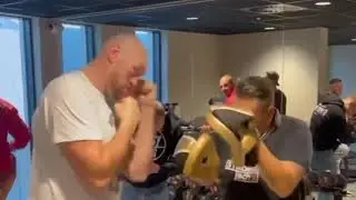 WOAH TYSON FURY DISPLAYS AGGRESSIVE 'BAREKNUCKLE'  COMBOS : COUNTERPUNCHED