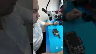 Зачем вам держатель для iPhone на столе мастера: фиксирует корпус и упрощает ремонт
