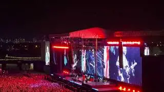 Oasis -3- Cigarettes & Alcohol (live Toronto 8.24.25)
