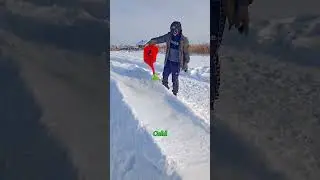 Превращаем снег в лед умным способом. #лед #зима #снег #знания