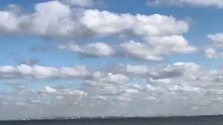 8K-Deli Petronun Peterhoff Sarayı bah&ccedil;eleri Neva Nehri kıyısı 11 Eyl&uuml;l 2025