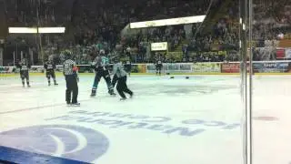 Alex Penner vs Mike Hoffman Fight! (Nottingham Panthers vs Belfast Giants) HD