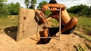Primitive Technology  Brave Man Make Komodo Dragon Trap Using Big Wood With Deep Hole