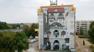 360art   Agentur f&uuml;r Objektart und Fassadenkunst   M&uuml;hlh&auml;user Stadtgeschichte an einer Hausfassade