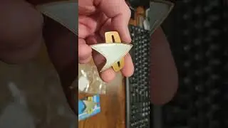 My review of the magnetic back Voyager combadge from fansets.com
