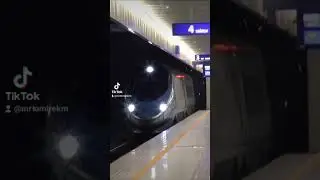 Pociąg Express Intercity Premium - Pendolino - na stacji Warszawa Centralna