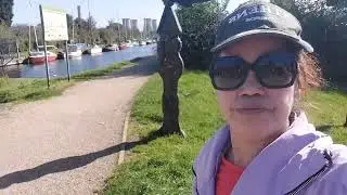 Walking At Fedlers Ferry Widnes Uk