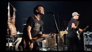 Blink 182 ALL THE SMALL THINGS 🤏 Live 09-11-2013 Music Hall of Williamsburg Brooklyn NYC 4K