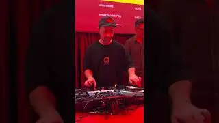 Scratching on Algoriddim Djay app 🎚️🔥 #djshock #scratch #scratchdj #djay