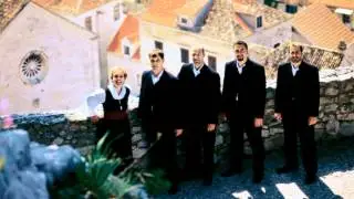 Zelenu granu s tugom žuta voća - klapa Puntari