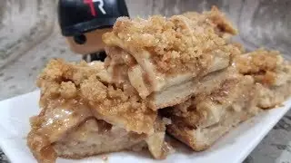 Apple Crisp Shortbread Bars Recipe, the perfect fall treat!