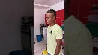 Le di mi regalo de aniversario al charro