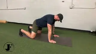 Bear Crawl Shoulder Taps Tutorial