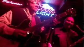 CHRIS CAIN Performs 