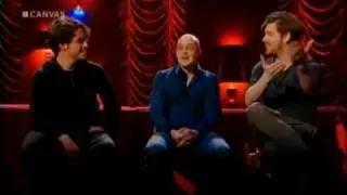 Phillipe Geubels laat Bart Cannaerts zien hoe hij Siska thuis moet voorstellen.