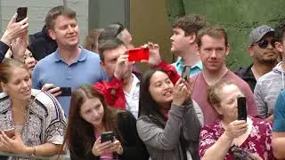 Keanu Reeves Hand & Footprint Ceremony: Keanu and Halle Berry Take Photos | ScreenSlam