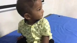 Amazing Doctor injects vaccination to Little Tharun without crying