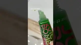 Essence Juicy Bomb Lip Gloss 107 Glowy Gummy swatch 💚 #makeup #beauty #trending #essencecosmetics