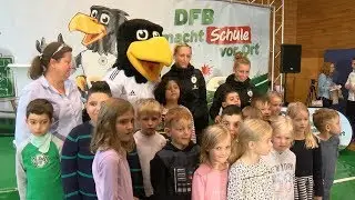 Kathrin Hendrich besucht Grundschule