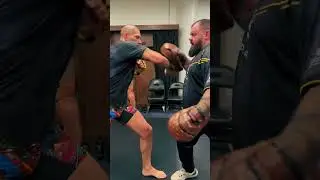 UFC 307 Coach Cruz & Alex Pereira Warmup #ufc #alexpereira #coachcruz #pliniocruz #cruzmma #chama