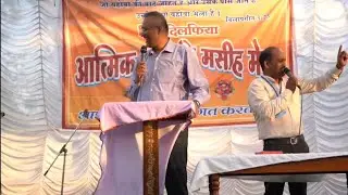 Pa. Roji Thomas preaching at Puniyawat convention 2025. 