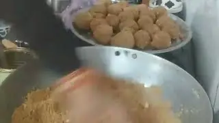 Aate ke laddoo banaye