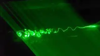 Low Reynolds number flow. Von Karman vortices.  flow visulization