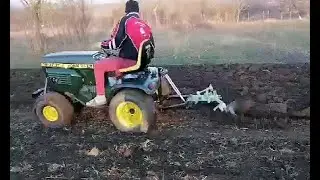 Tractoras JOHN DEERE  214  la arat