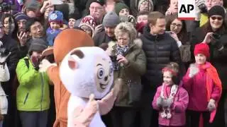Raw: Lion Dancers Roar In London's Lunar New Year