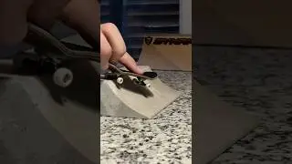 Fav song while fingerboarding #fingerboard #skateboarding #flatface #dynamictrucks #snakehouse