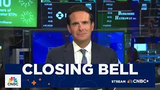 Stocks are 'about to fall off a cliff' due to market leadership, says Strategas' Chris Verrone