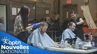 Une coupe de cheveux gratuite est un plaisir simple pour les personnes autochtones dans la rue
