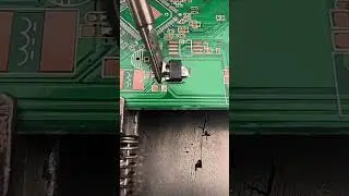 Comment souder un composant sur carte m&egrave;re #souder #soudure #microsoudure #microsoldering