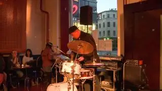 Michael Clifton plays in b-Flat, Berlin