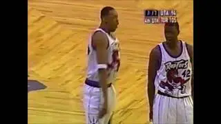 Carlos Rogers Posterizes the Mailman