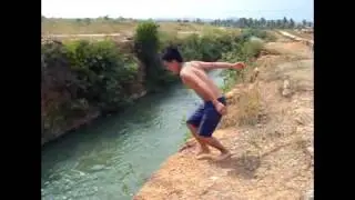 Take plunge into the river in Hampi, India