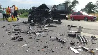 Landrover-Fahrein &uuml;bersieht Familienauto auf B292 &ndash; 5 Kinder verletzt!