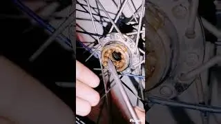 Quick removal of font hub balls #shorts #cycle
