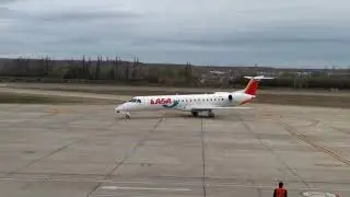 LASA - Vuelo inaugural rodando en el aeropuerto de Neuqu&eacute;n