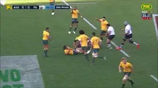 Dominiko Waqaniburotu bumps Karmichael Hunt