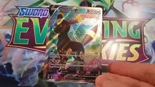 Pulling Umbreon V - 188/203 - Full Art Ultra Rare Evolving Skies Pokemon TCG