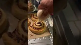 Annie&rsquo;s Cinnamon Rolls on Gourmia Air Fryer Oven-Bake Mode